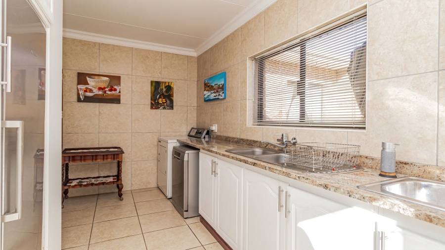 5 Bedroom Property for Sale in Village On Sea Western Cape